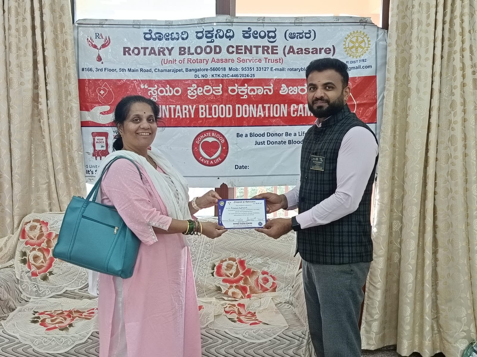 A blood donor receiving recognition from Rotary Blood Centre Aasare